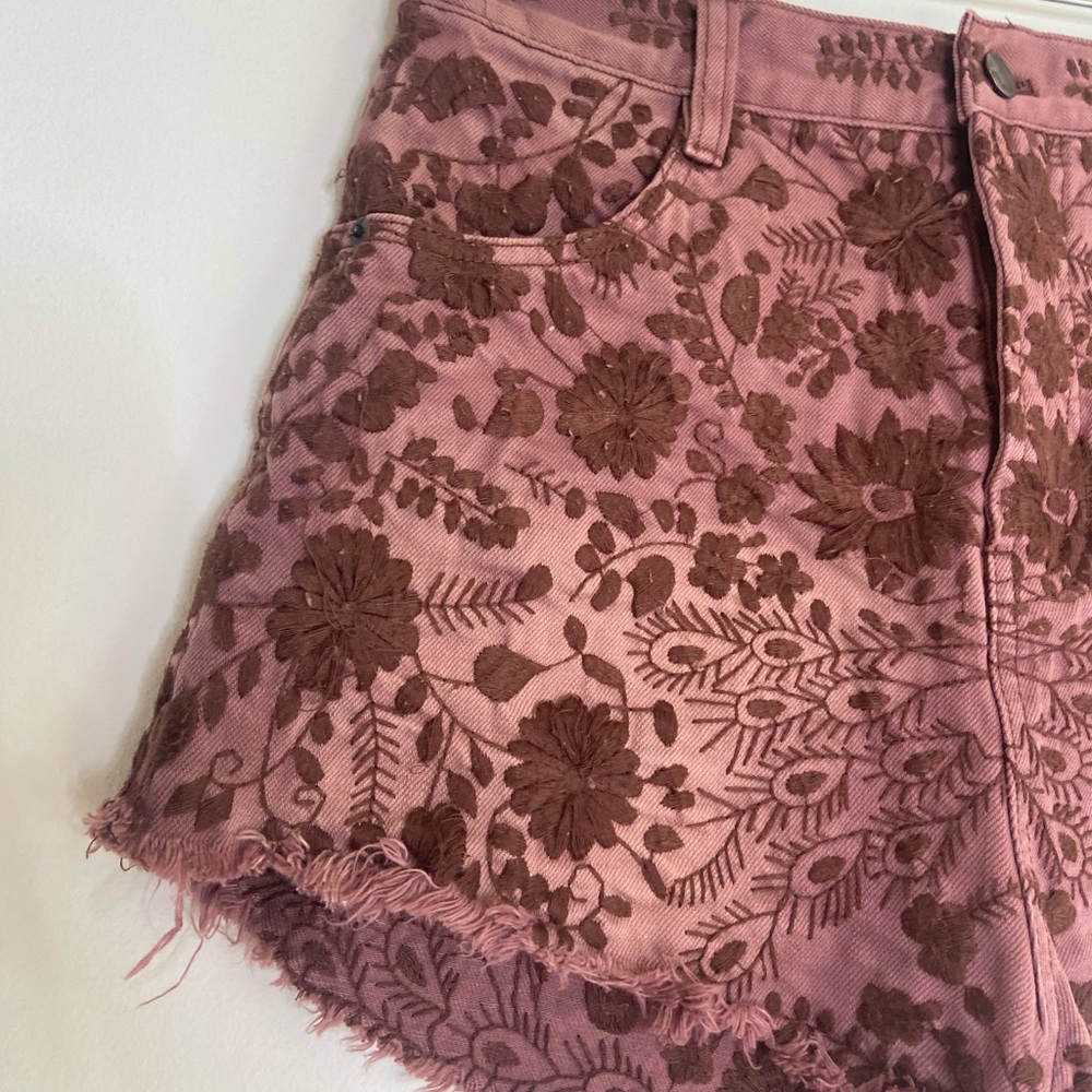 Free people mauve embroidered jean shorts - Picture 2 of 4